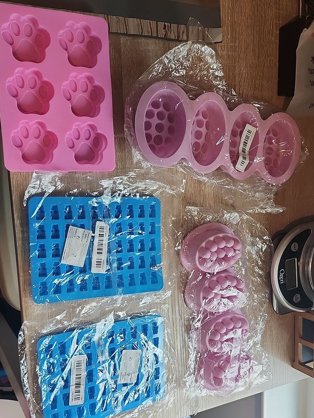 Set Of 5 NWT Silicone Soap Molds..Paws, Massage Bars And Gummy Bears